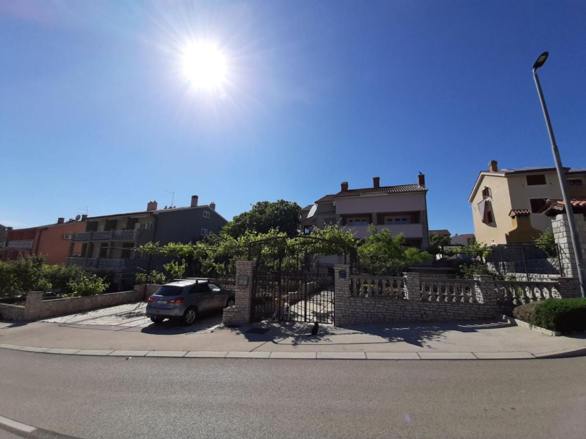 Apartments Izabela Muzic-Fornaric Cres Bagian luar foto