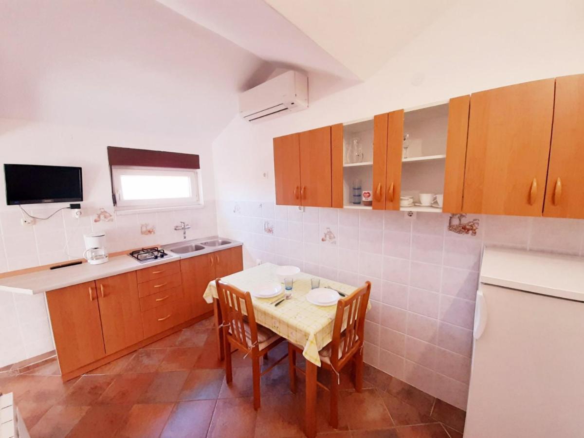 Apartments Izabela Muzic-Fornaric Cres Bagian luar foto