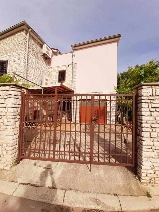 Apartments Izabela Muzic-Fornaric Cres Bagian luar foto