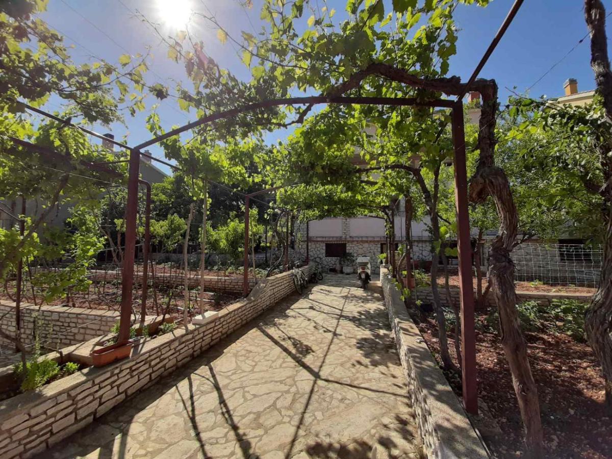 Apartments Izabela Muzic-Fornaric Cres Bagian luar foto