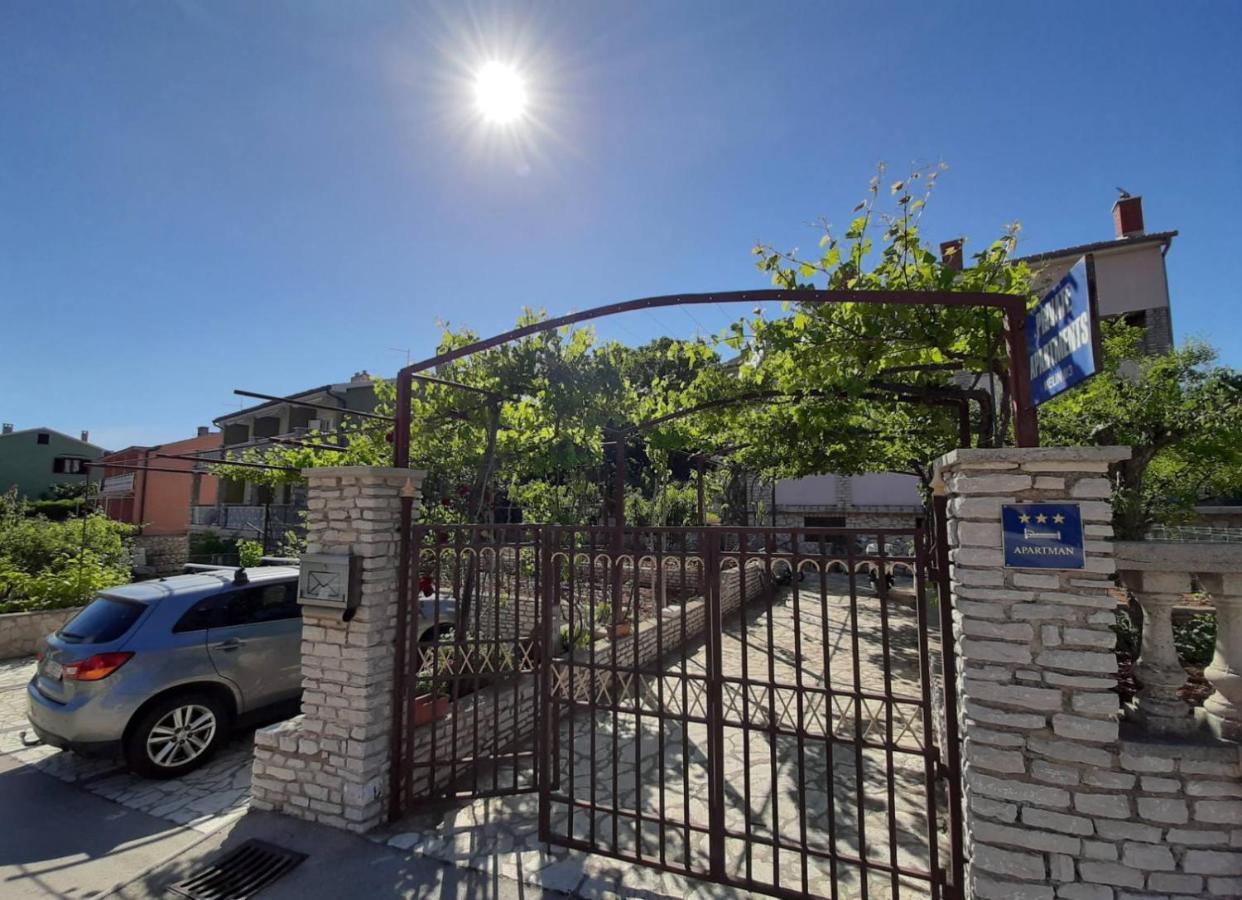 Apartments Izabela Muzic-Fornaric Cres Bagian luar foto